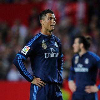 detikcom's tweet photo. Ketimbang Pulangkan Ronaldo, MU Disebut Lebih Baik Datangkan Bale https://t.co/y0cwwH3by3 via @detiksport https://t.co/FDZy1DC6Hi