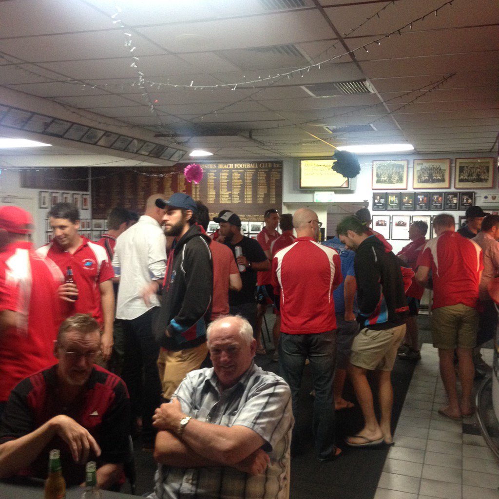 BarmanPhilthe's tweet photo. Fuck me 8:05 and it's packed #overtime #livetoclean #fuckthecricketclub https://t.co/qEB9W6V6cB