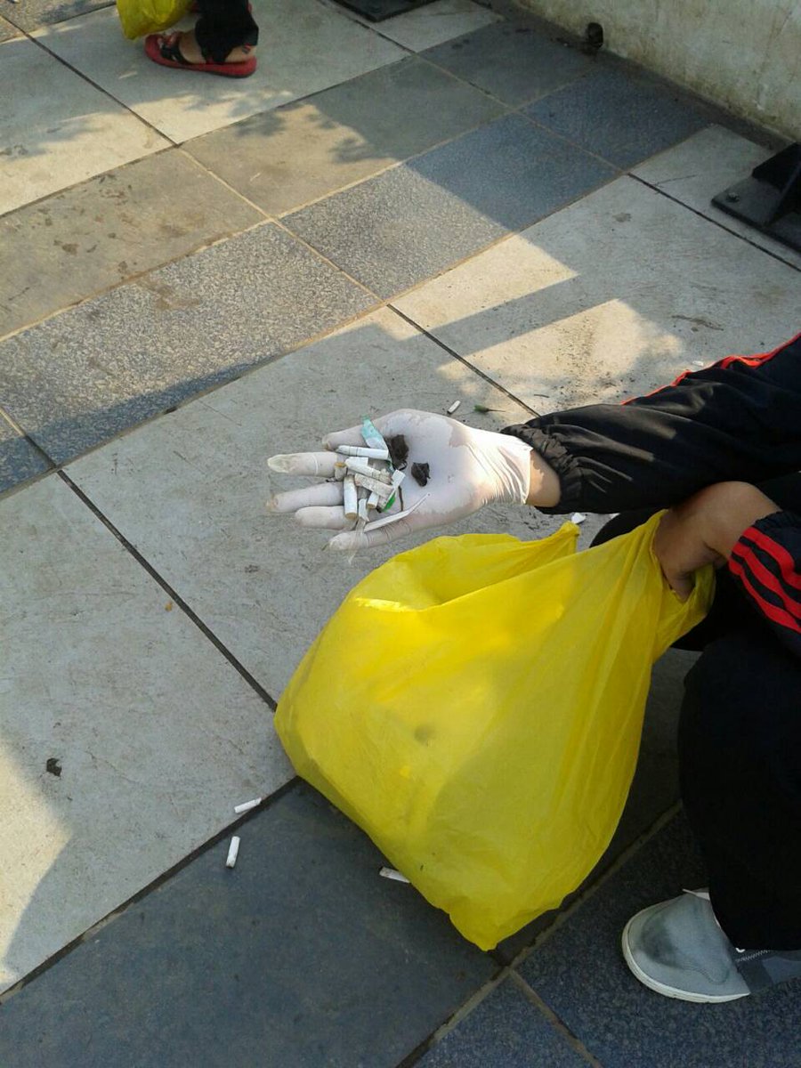 GPSbdg's tweet photo. Tiap Minggu pagi #GerakanPungutSampah di #Alun2Uber w/ @galurbandung &amp; warga masyarakat. Support yuk jadi #ZonaKeren https://t.co/lqKfyGuyJs