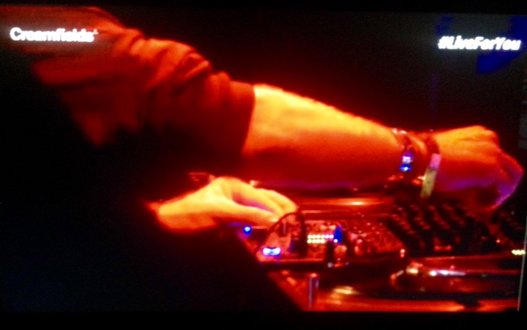 mauroegarcia's tweet photo. #CreamfieldsVIVO @svenvaeth #CocoonArena #OnlyVinylStage @creamfields_ba @fmdelta903 https://t.co/UM67NufJ3m