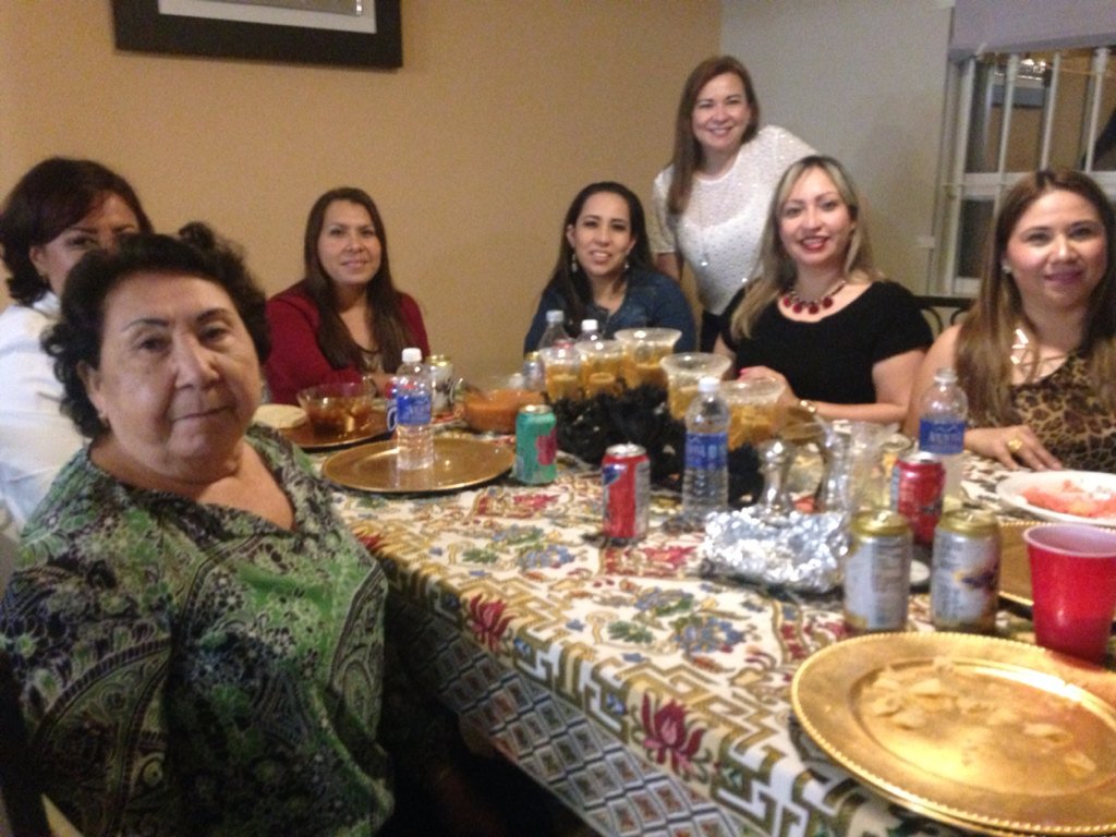tambr01's tweet photo. Muy feliz con mi familia que Yo elegí #Manola #Rocio #Fanny #MisComadres #LasAdoro https://t.co/YkwwAH3dGI