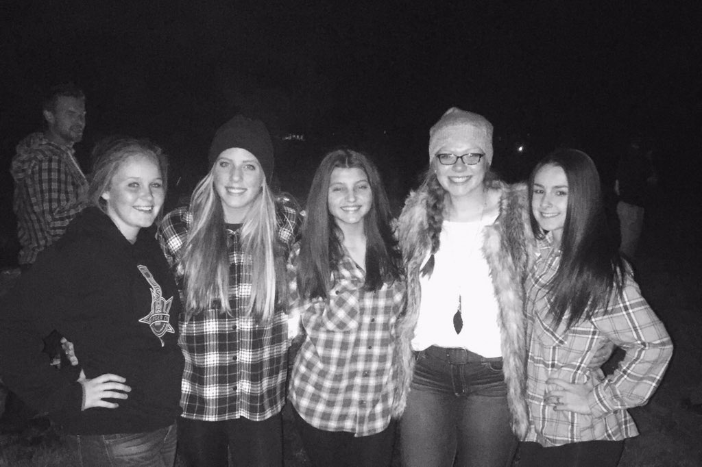 naomezzz's tweet image. u could say it was pretty "lit" tonight;))