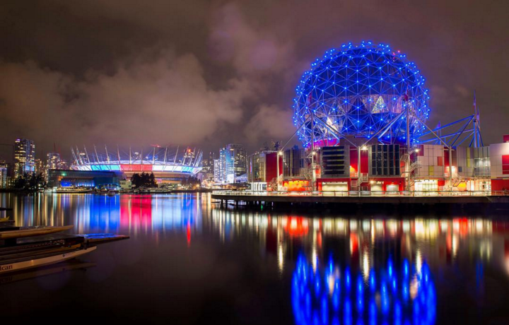 HuffPostCanada's tweet photo. Tonight in #Vancouver, for Paris. (Photo: @spencerfinlayphotography/Instagram) https://t.co/zcrhmTRL8S
