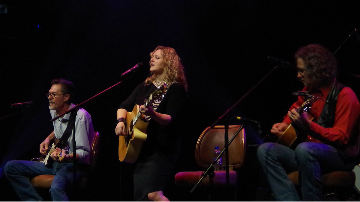 PrairiePostSC's tweet photo. Local performers helped to raise funds for @SouthwestYES at a concert in #SwiftCurrent. @JacquelineHudec @BearsIH https://t.co/B5mCQLl5Bh