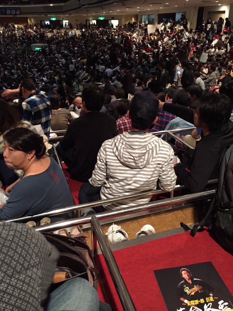 mskg13435071's tweet photo. 両国枡席せまっ💦昭和プロレス最後見届けに来ました。 https://t.co/Imk4dvQdfX