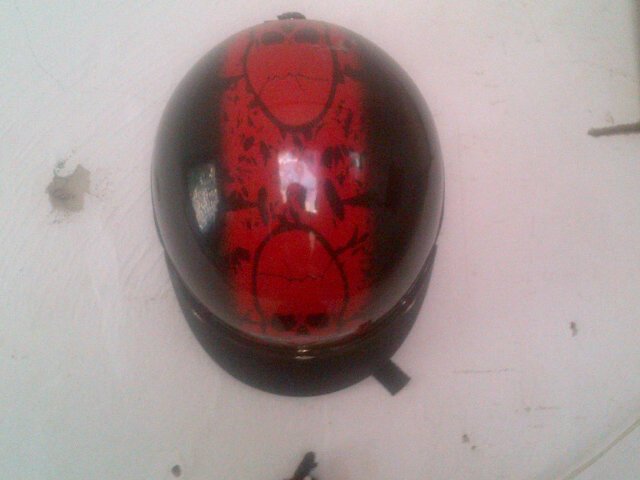 Jacque43614673's tweet photo. For sale pispot helmit in east rand 500 new red and black scull urgent please https://t.co/t1OmRL3AEp