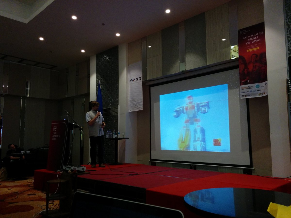 pzayap's tweet photo. Power Rangers fans delight at @brad_frost #frostmasterclass #ffcph #ffc6 Go go! ๐ https://t.co/VyLQQTMGCh