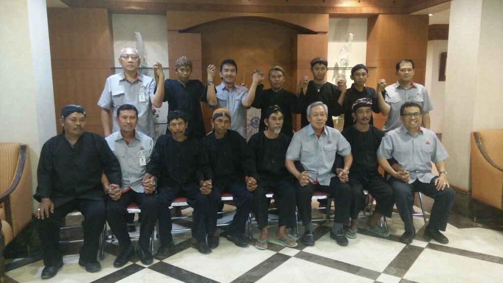 WahidTimbrangan's tweet photo. @jokoanwar Sedulur Sikep Komunitas Samin mendukung Pembangunan Pabrik Semen Indonesia di Rembang #bangunindonesia https://t.co/81initXA26