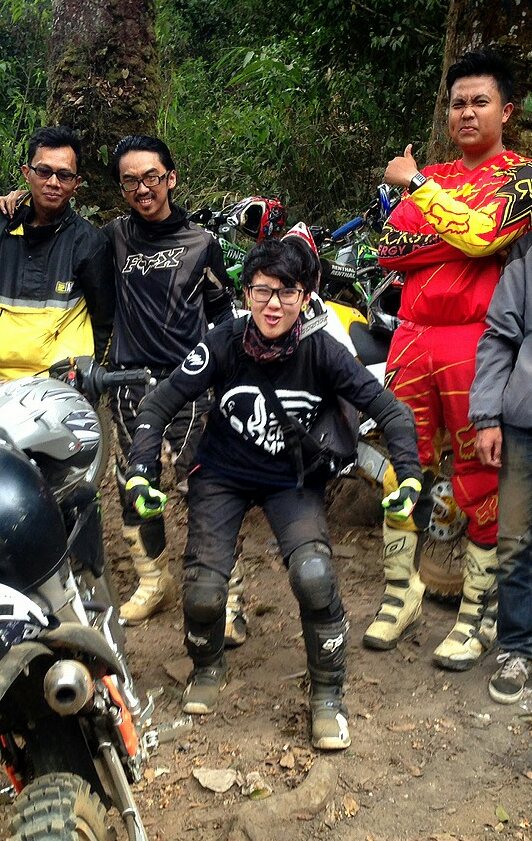 CrownMadisson's tweet photo. @Phopi_RA meskipun doi cewe kece tapi hobinya kelas laki banget ✊ https://t.co/fxPPqFCnhh