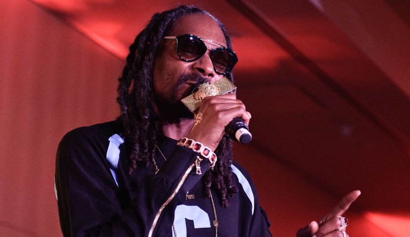 FortuneMagazine's tweet photo. Snoop Dogg just launched his own brand of marijuana https://t.co/8KkGgD5khf via @TIME https://t.co/kdVtBrir9B