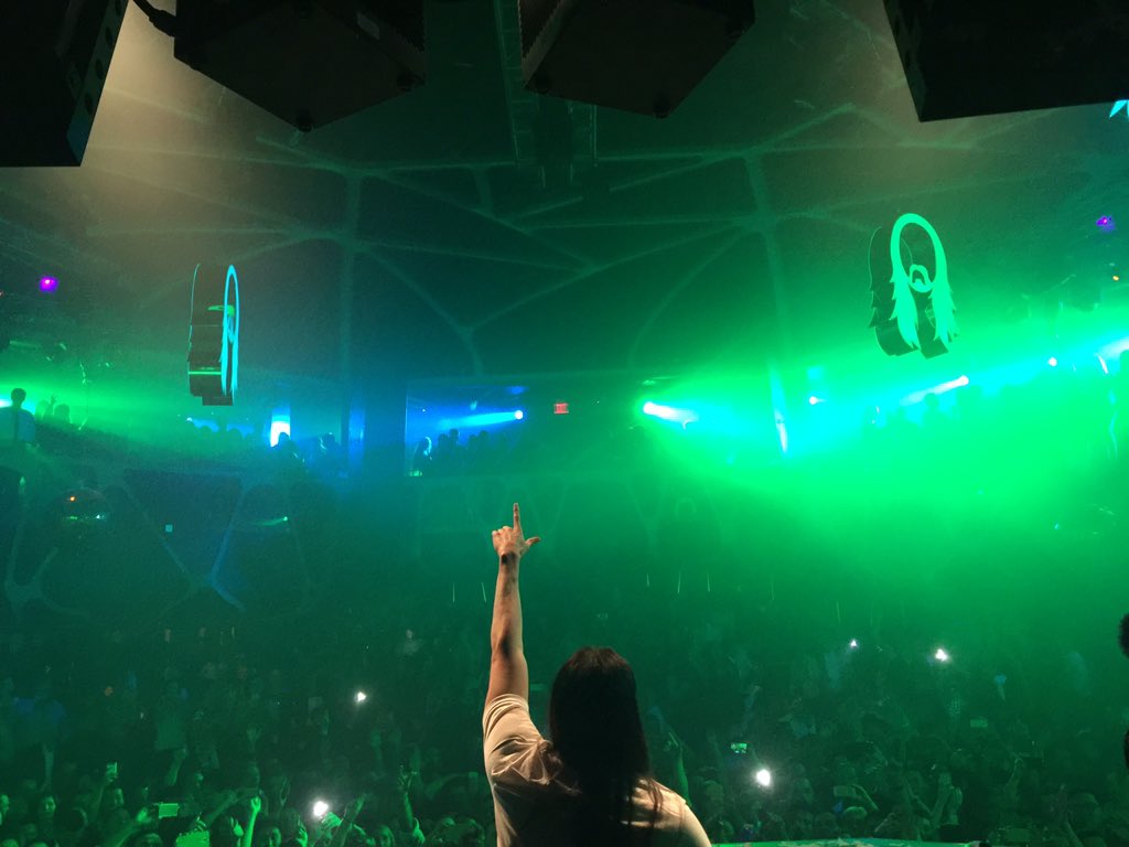 2nd show of the night and I'm back in my playground at @HakkasanLV! #LasVegas https://t.co/zvdmWTvSVf