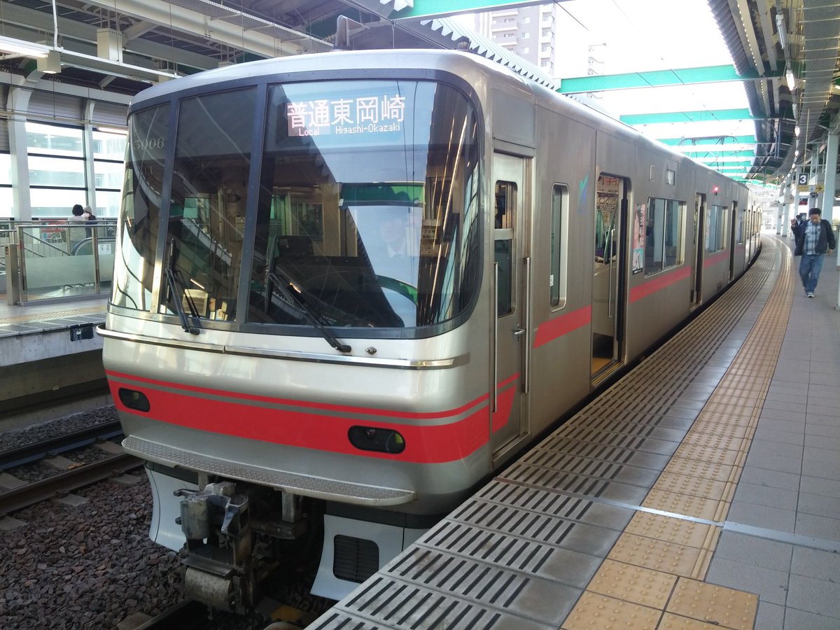 まち探訪家 鳴海侑 名鉄は2 4 6 8両編成を使いこなす ここまで使いこなし 更には特急が急行を追い抜く私鉄なんて中々ない 私は豊橋行き急行から 降り 急行吉良吉田行きを更に先にいかせてから東岡崎行きの普通へ T Co F6mjbxdi7s