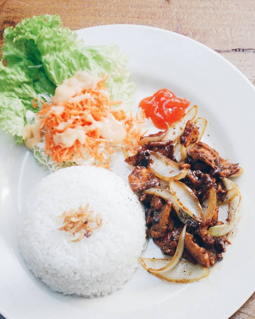 Happy lunch, #bestPeople!

On the table: 
Nasi Ayam Lada Hitam
15rb Rupiah ift.tt/1MPtl5j