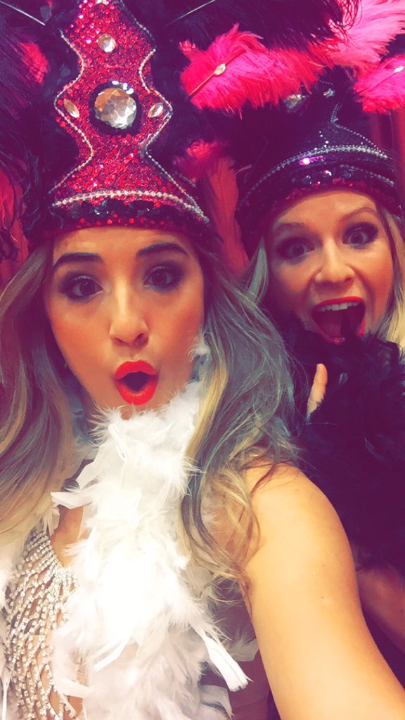 RaqNRolll's tweet image. So much fun being a #VegasShowgirl tonight #VivaLasVegas #dancingfools