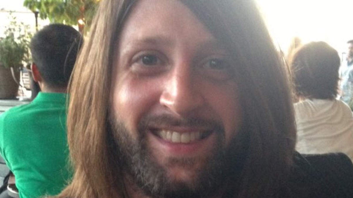 SkyNews's tweet photo. British man 'died a hero' in #ParisAttacks https://t.co/OnFxgoIEoM https://t.co/bKOtFmJ2cO