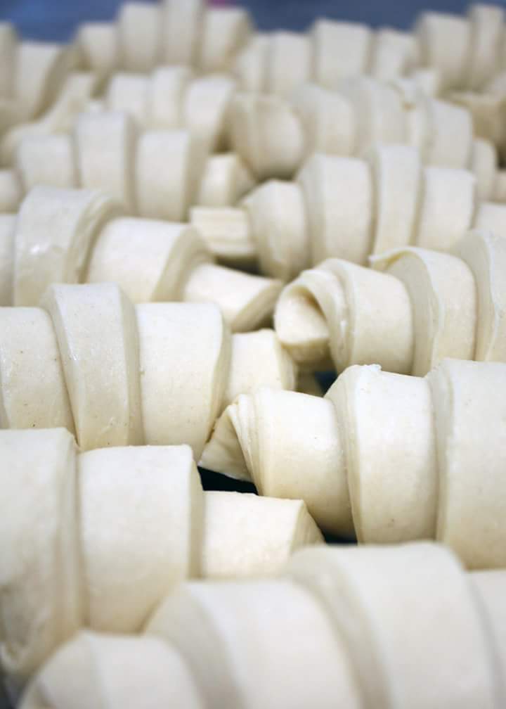 Hora de hornear los #croissants. ¿Uno para #desayunar? ¡Feliç diumenge!