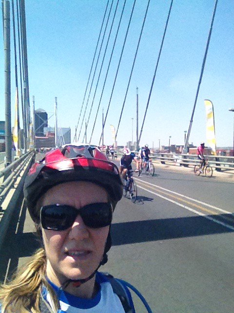 carienduplessis's tweet image. Nelson Mandela Bridge with just under 50 km to go. Ass is both happy and sad #CC2015