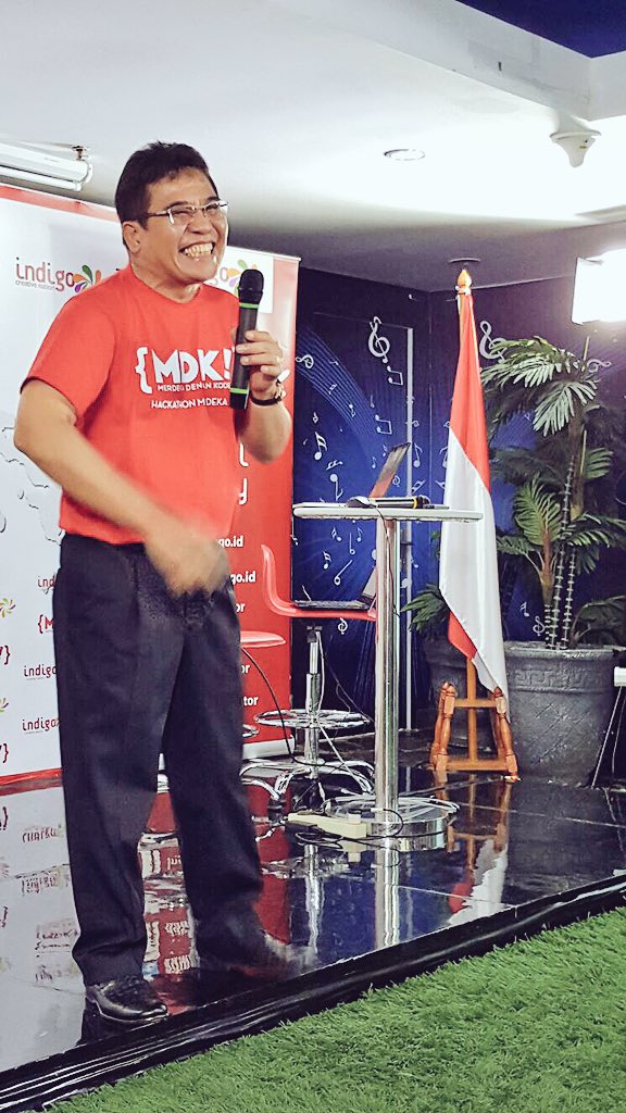 Akrab dengan komunitas — Kapan lagi lihat CEO <a href="/AlexJSinaga/">Alex J Sinaga</a> bisa tertawa lepas?