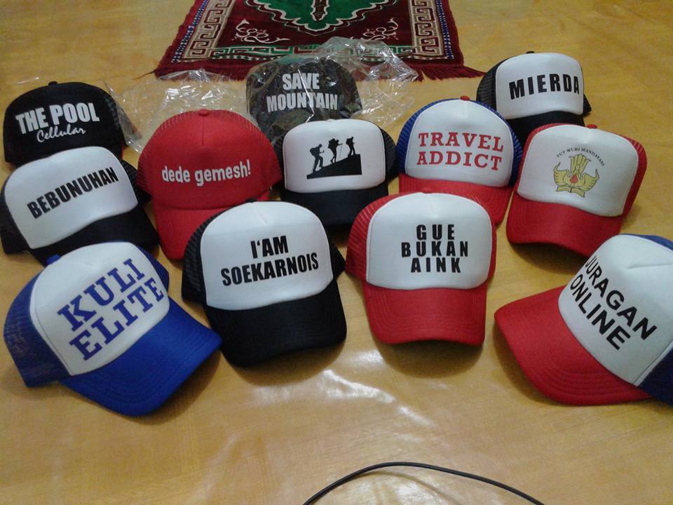 threadball_id's tweet photo. wah topi @uncledproject88 keren-keren bisa desain sendiri lho,,, buruan order https://t.co/Bj4ikRiL6b https://t.co/untVaDsX6G