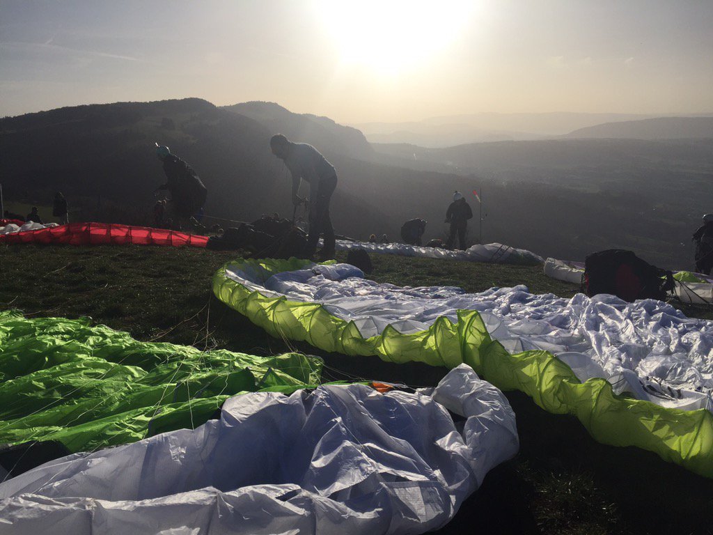 trevdugan's tweet photo. Saleve looking good. Could do with a touch more wind. #paragliding #saleve #morewindplease #Geneva https://t.co/Aime4oBLL2
