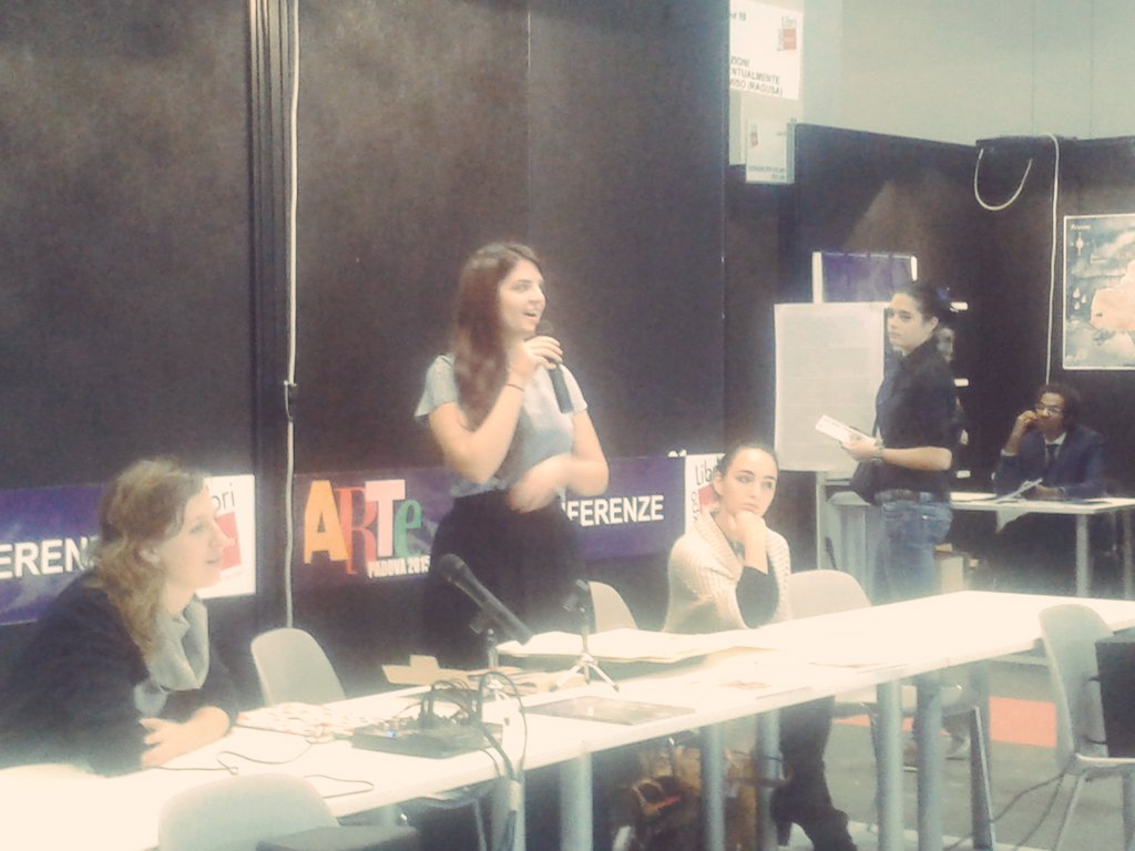 vittoriasbuffa's tweet photo. Pienone per Emma Lidia Squillari, Silvia Vinciguerra e Chiara Zuin da #LCE. Tre forze della natura! #padovaexpolibri https://t.co/lkrikw1eZg
