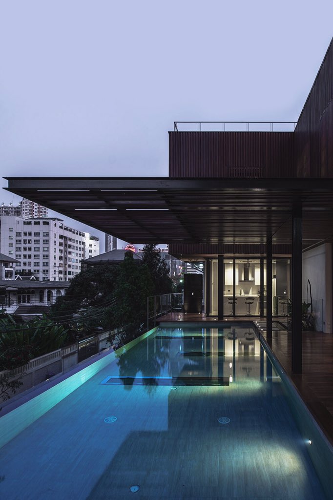 AcquireGarms's tweet photo. Could do with relaxing around a pool today! https://t.co/1Xr0sNCV3i