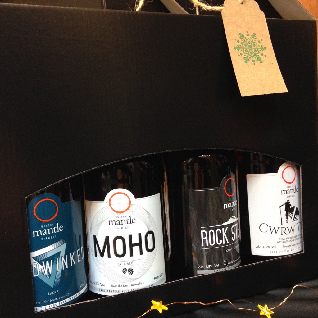FLEatmarket's tweet photo. Christmas beer boxes - the perfect gift @FLEatmarket #lasthalfhour https://t.co/hDwzcTwSPX