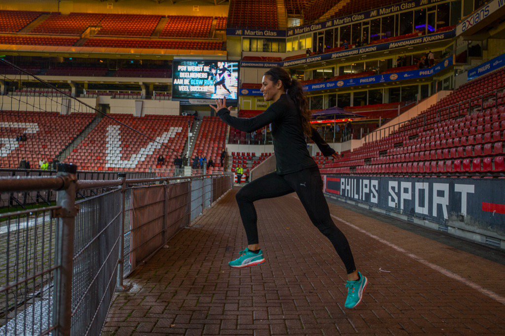 estherakihary's tweet photo. Leuk om mezelf terug te zien in het @PSV stadion! #philips #glowrun #philipsstadion https://t.co/cTVNK2gnlV