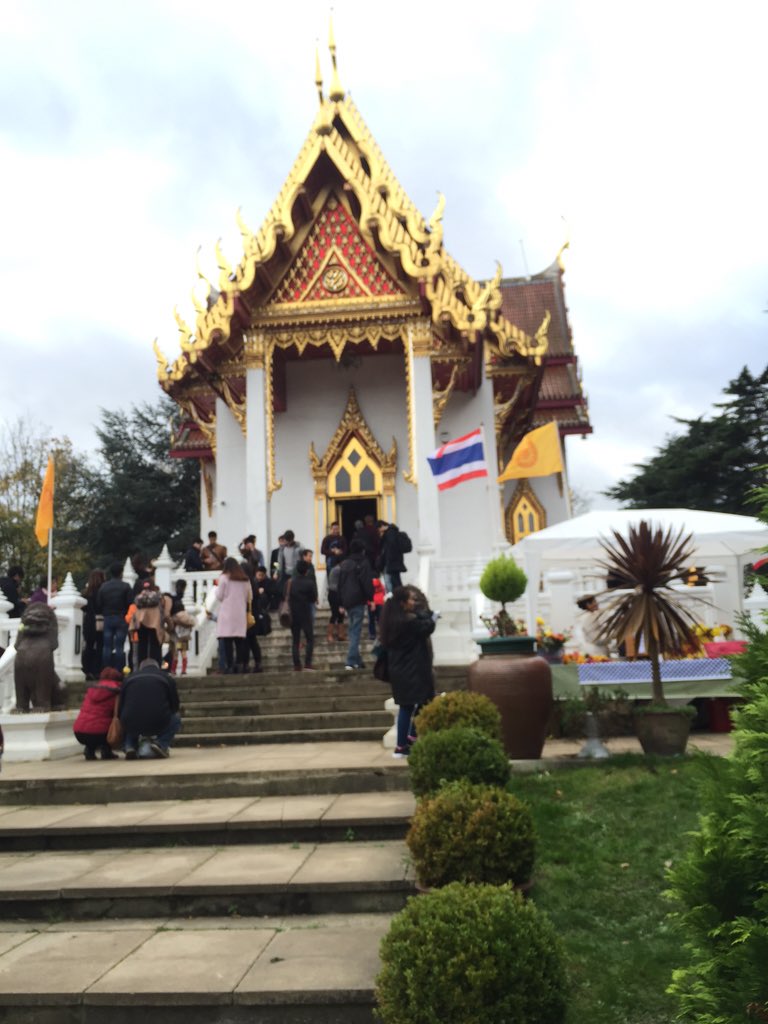 Khanomkrokuk's tweet photo. Happy #Loykrathong from #buddhapadipa https://t.co/T4T63TZHDv