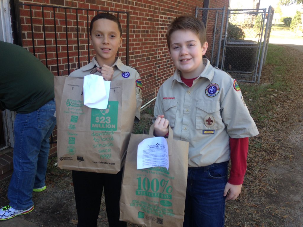 ScoutTroop109's tweet image. With Pack 109, we collected 2,207 lbs of food and 40 coats for Pilgrims Inn. #myscoutmatters #scouting4food
