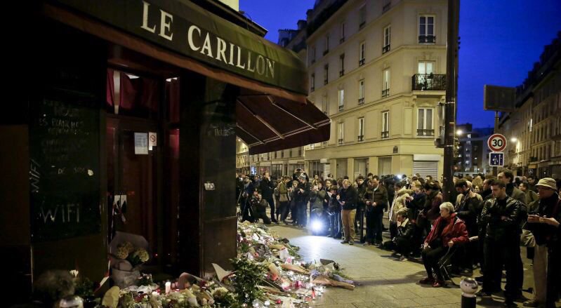 Limportant_fr's tweet photo. Ceux qui disaient que Charlie allait trop loin,diront-ils que les gens aux terrasses allaient trop loin? @antoinevit https://t.co/dDnXAaZjU7