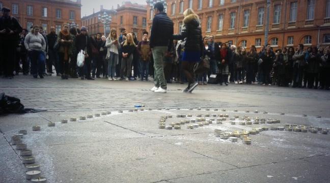 20Minutes's tweet photo. Sa cousine a été tuée au Bataclan, un Toulousain prend sa plume pour écrire à Daech https://t.co/xMcMql0T2v https://t.co/1Q7AjnMmem