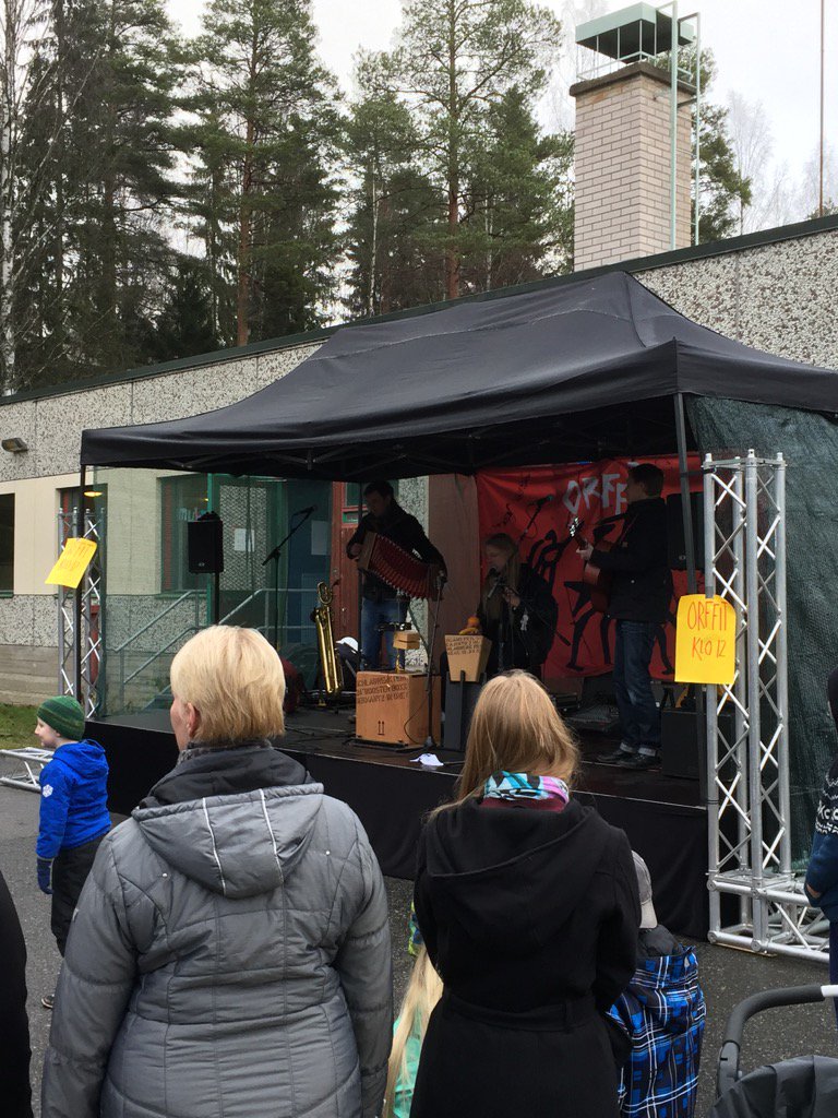 Hulukko's tweet photo. Orffit Multisillan vastaanottokeskuksella. #orffit #multsu https://t.co/VBtMZ4P6uR