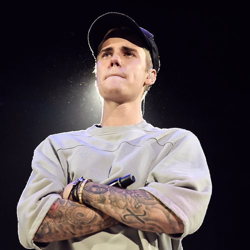 offmyf's tweet photo. "Don't forget that I'm human, don't forget that I'm real, you act like you know me but you never will" https://t.co/NtnS5Z2Z0e