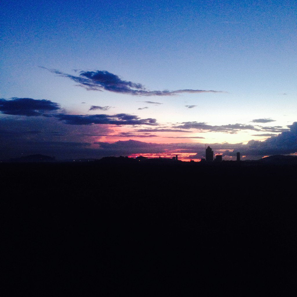 najaawafa's tweet photo. My favorite view from my room. #15Nov15 💛 https://t.co/fZM1p3dYmB