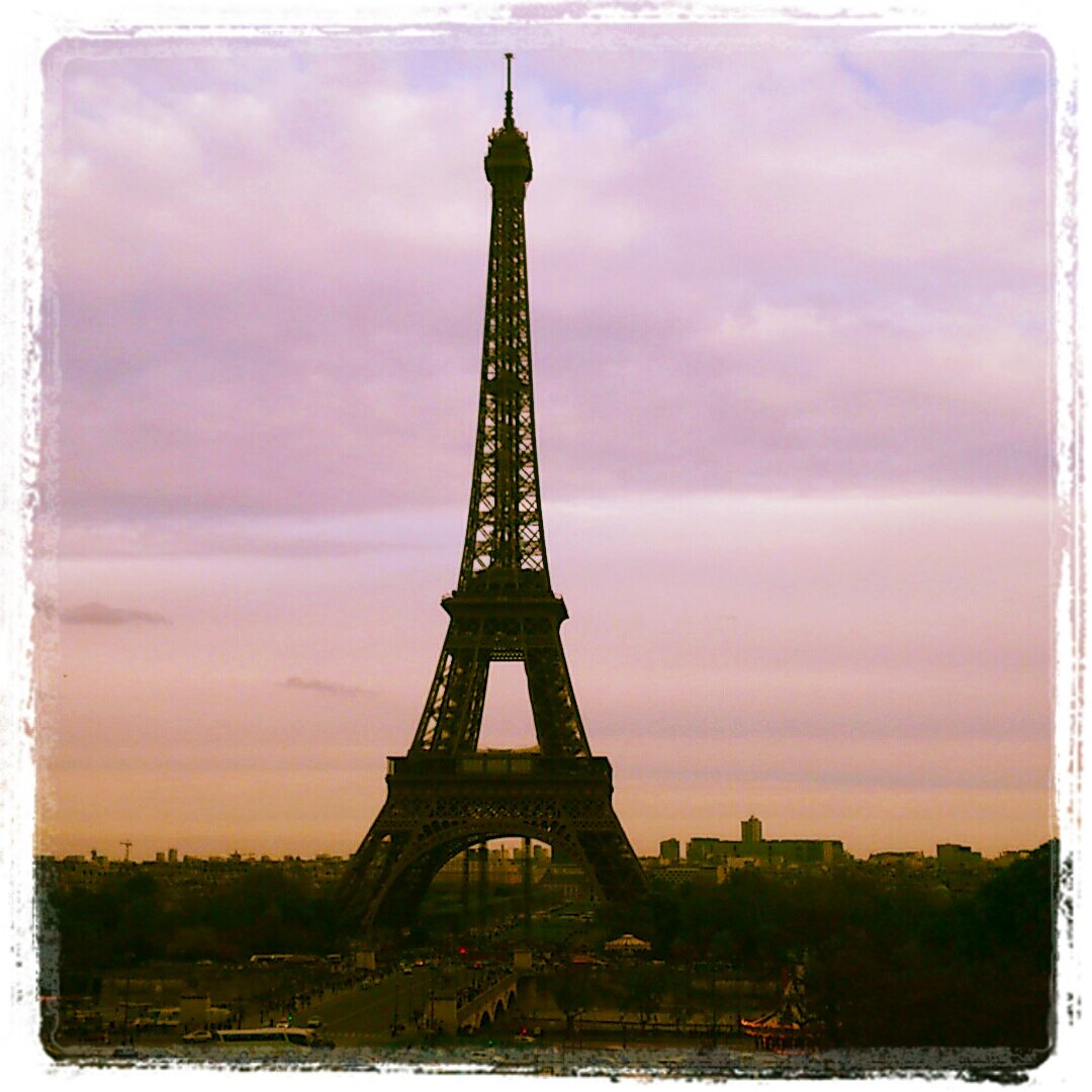 GreenMadeinDE's tweet photo. We are devastated by the #ParisAttacks and our hearts &amp; prayers go out to our French brothers &amp; sisters. #solidarite https://t.co/GI2ZzhUsT7