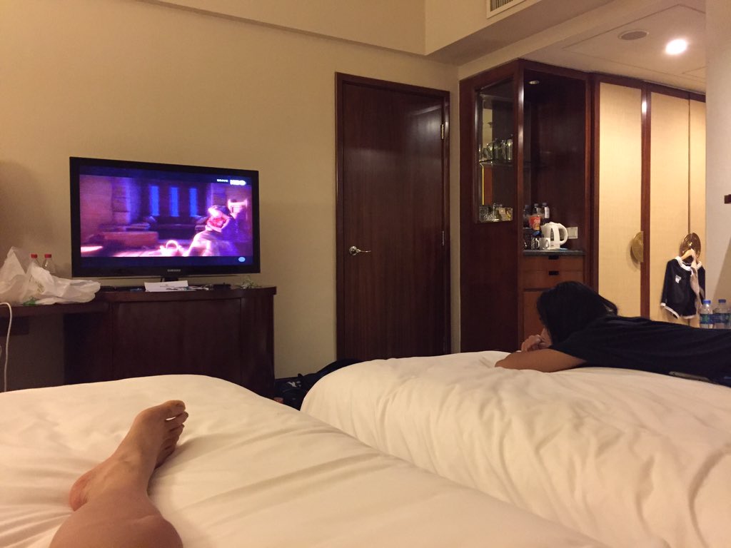 GreysPolii's tweet photo. Enjoy sunday,Sunday enjoy. Happy sunday. Leyeh dikamar sehbs latihan, sambil tv yg nontonin kita, bkn kita ntn tv. 😅 https://t.co/2KefD1m3eS