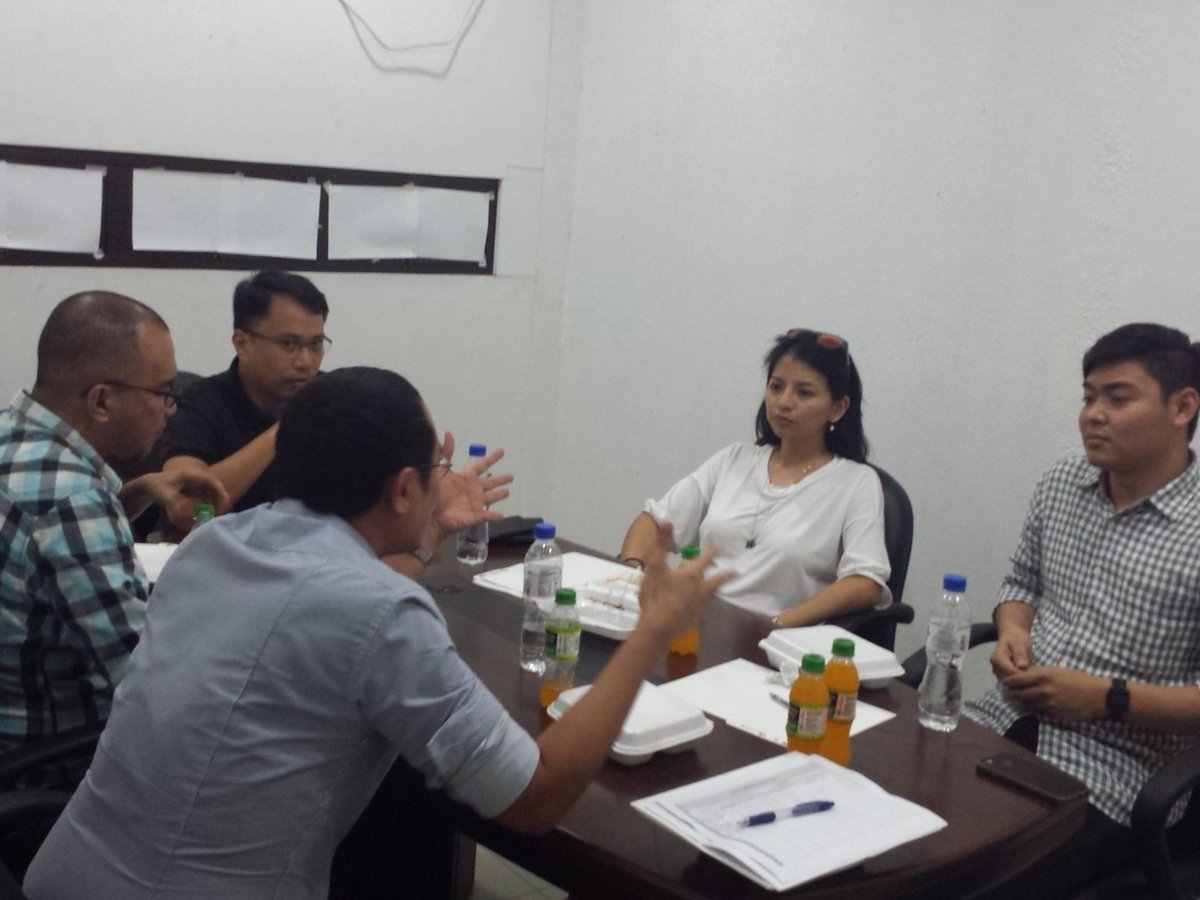 dulcelada's tweet photo. #SWILOILO Judges are seriously deliberating. #GSB2015 @techtalks_ph @StartupBattle https://t.co/ltBn17JJ1x