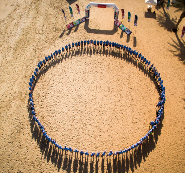 MOQPChallenge's tweet photo. The Maersk Oil and QP Challenge Teams formed a circle to 'Unite for Diabetes' supporting @WDD. @MaerskOilQatar https://t.co/RA7WtxWjfv