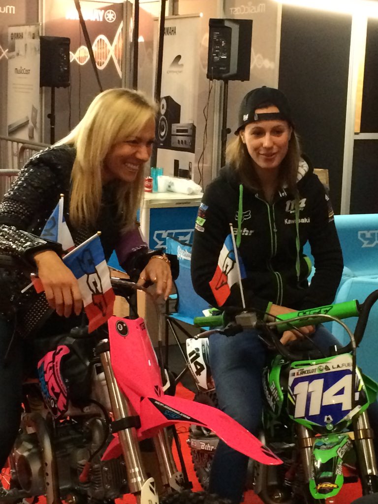 .<a href="/livy114/">Livia Lancelot</a>  sur le stand #YCF #YCFLille #SxLille2015