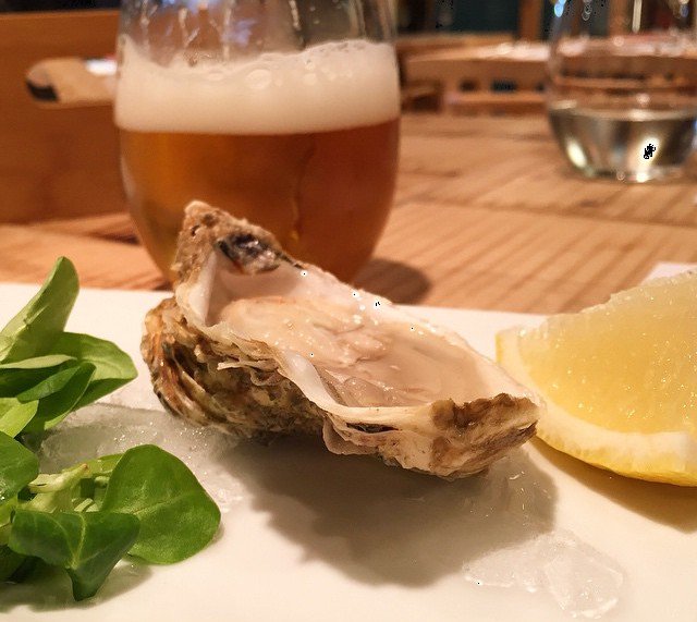 SevillaFood's tweet photo. La Perle de L'Imperatrice / La Mamela #lamamela #ostra #oyster #sevilla #seville #foodies #foodporn #sevillafood https://t.co/xvDz5VPWyY