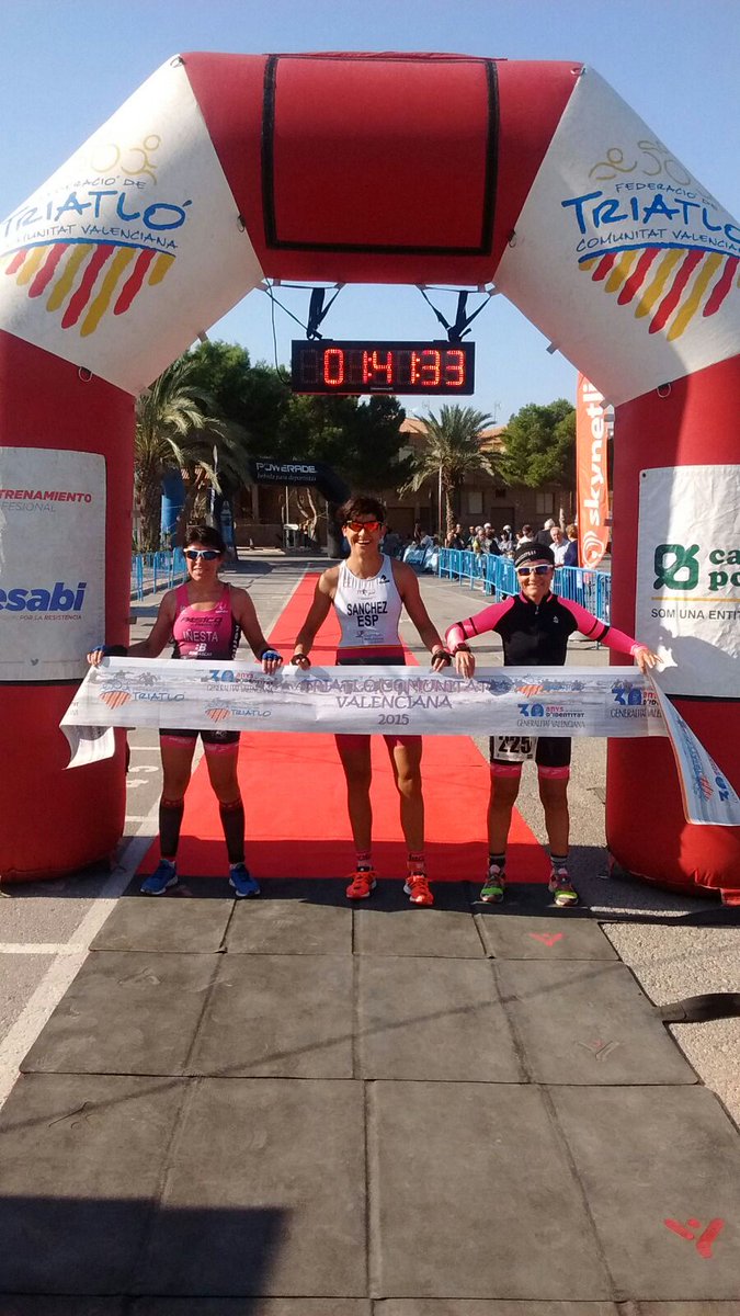 TriatloCV's tweet photo. M.Jesús, M.Noelia, Sánchez, y Carmen Inesta podio femenino del Autonómico  #rojales #DuCross15 @DucrossExtremme https://t.co/FJxEi6uJTn