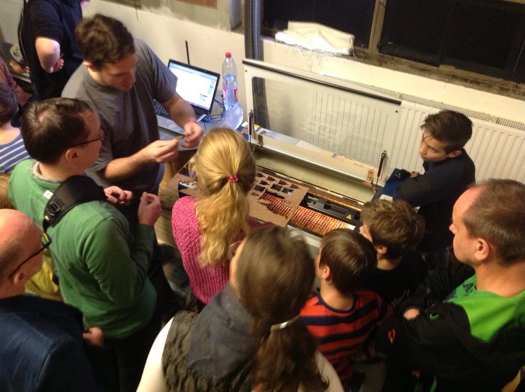 Andrang am Laser... <a href="/mb21_dd/">mb21</a>