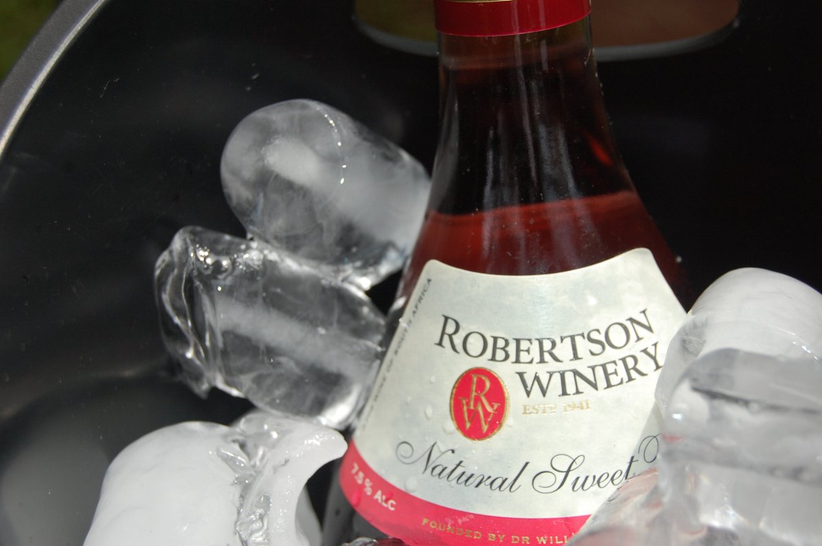 KRAwards's tweet photo. @RobertsonWinery already set to take us through the wine tasting @Pardis #KRA2015 Team Present at the scene. https://t.co/GDBpSafdxF