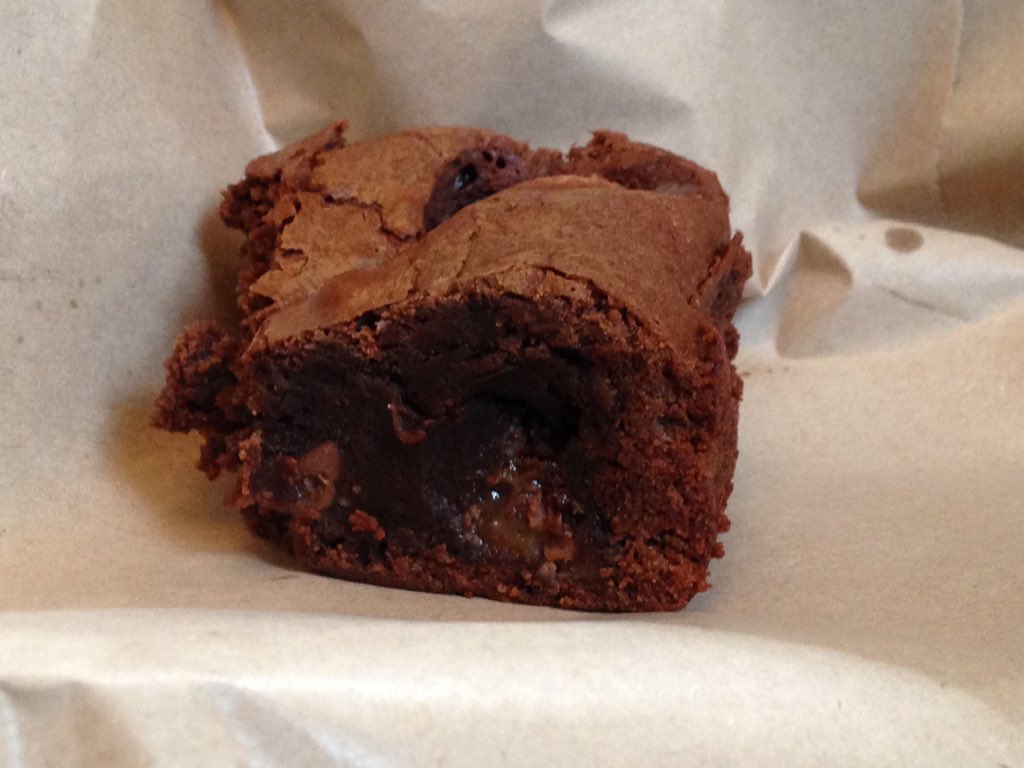 elizbondleather's tweet photo. Chocolate brownie with salted caramel @HaddenhamMakers. This is amazing brownie! https://t.co/JXITJFYQTv