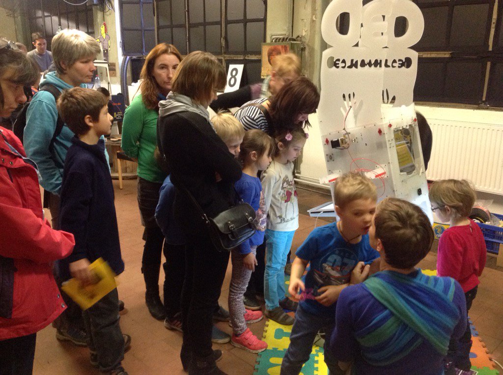 Und auch am <a href="/Doodle3D_app/">Doodle3D</a> Tower ist viel los... <a href="/mb21_dd/">mb21</a>