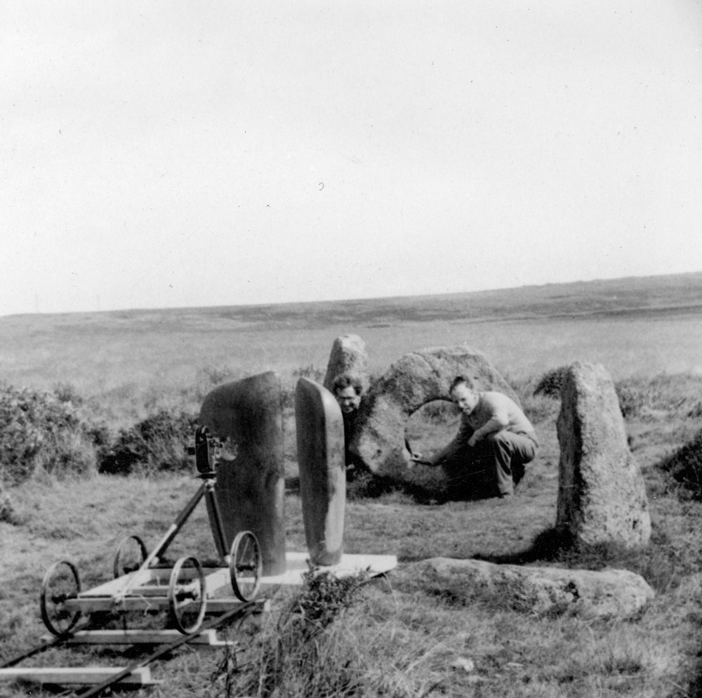 AdamScovell's tweet photo. Uncanny Portals And Standing Stones (Children Of The Stones and Barbara Hepworth)- Part 1. https://t.co/QBHp6tYMRa https://t.co/gO5eYcNBlO