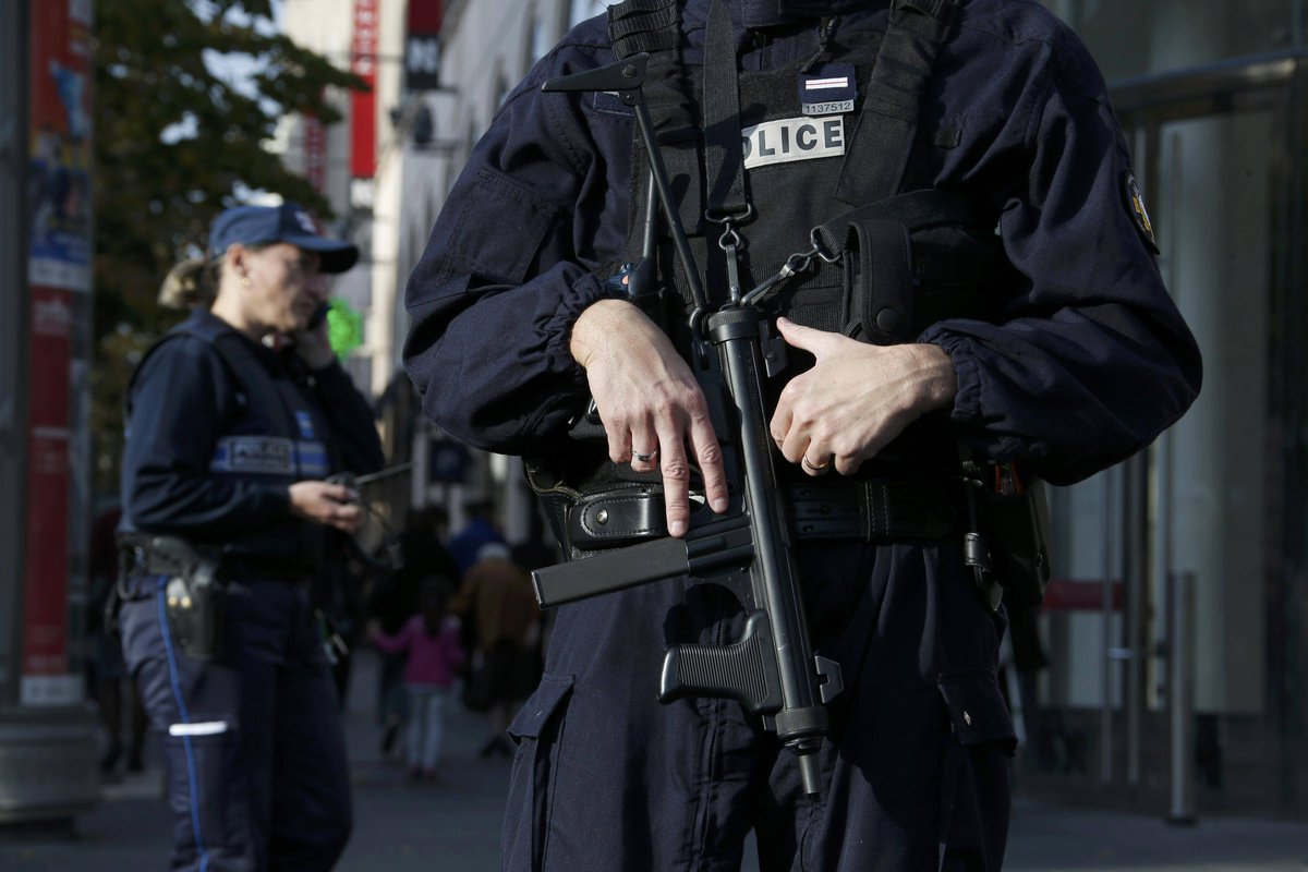Daily_Express's tweet photo. Kalashnikovs found in abandoned 'getaway car' as teen named among #ParisAttacks jihadists https://t.co/FKBkxn4upb https://t.co/6VOW5MiVob