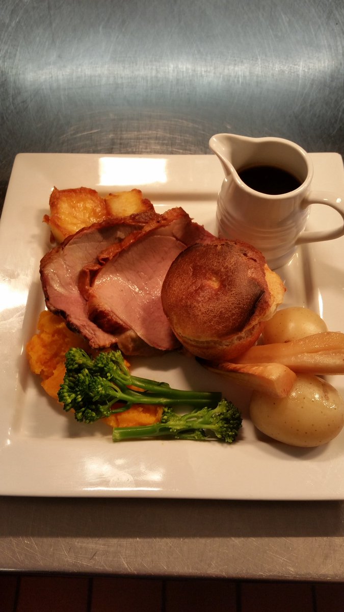 barshamhorse's tweet photo. Today you have the choice of Roast Beef or Roast Lamb. Call 01328820645 to book. https://t.co/bkexT6HxN3
