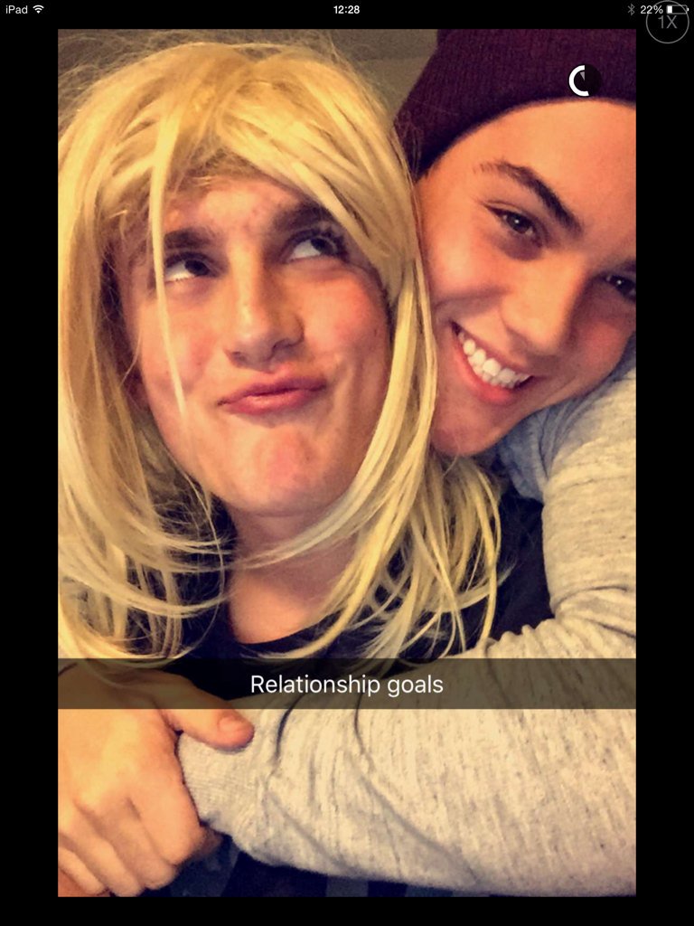 heavenlydolans's tweet photo. THEYRE CUTE OMG I SHIP IT #Grake #Jayson #idklol https://t.co/mNEiBHGx29
